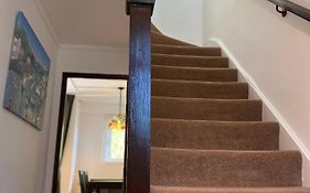 Beautiful 2 Bedroom & Balcony Flat In Central London
